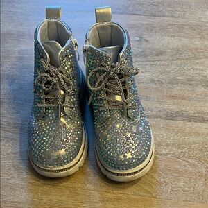 Lola and the boys kids size 28 10.5/11 US play condition